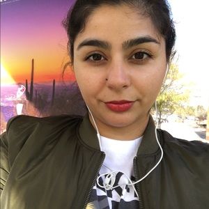 Meet your Posher, Alejandra